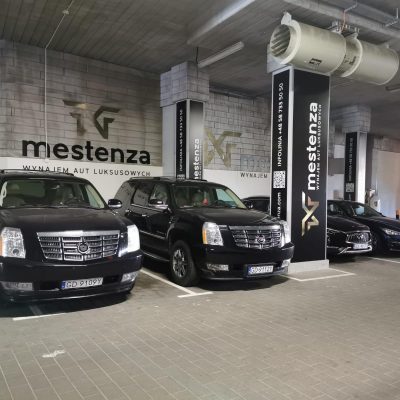 Cadillac Escalade parking - Wypożyczalnia samochodów luksusowych Mestenza Trójmiasto Rafał Grzebin