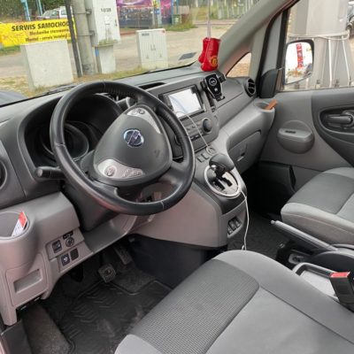 Elektryczny van Nissan e-NV200 - wnętrze. Wypożyczalnia samochodów Mestenza Rafał Grzebin.